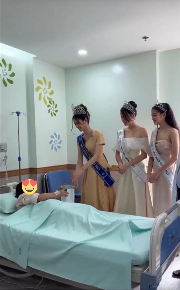 Rộ tranh cãi vì hình ảnh Hoa hậu Ý Nhi và 2 Á hậu đi từ thiện ở bệnh viện 5 sao, phía Sen Vàng lập tức lên tiếng-1