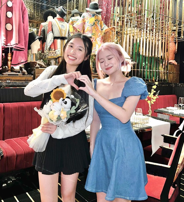 Jenny Huỳnh và Chao: 2 tiểu thư giàu giỏi chung khung hình, check-in đúng nơi BLACKPINK ở khi đến Hà Nội-2