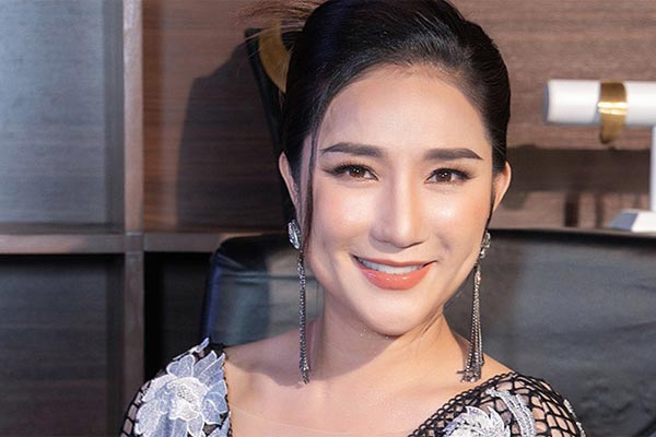 Nữ diễn viên Vbiz làm mẹ đơn thân của 5 nhóc tỳ, 2 lần huỷ hôn lộ hint sắp lên xe hoa?-5