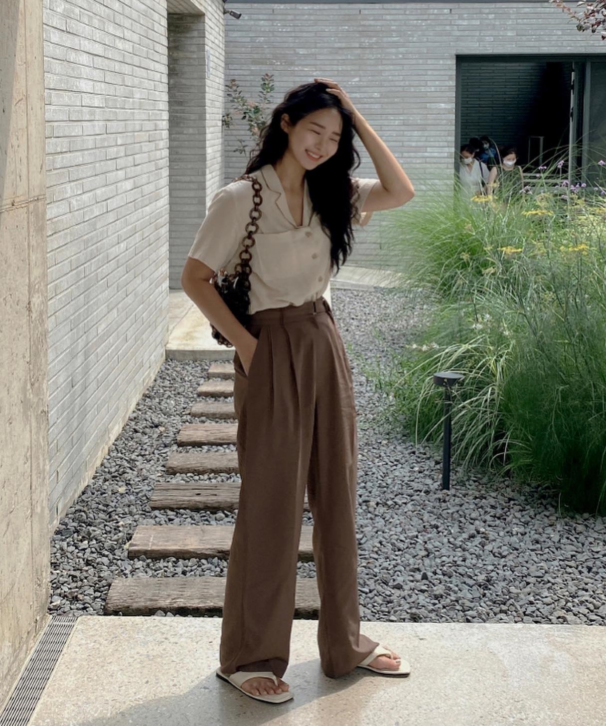 5 mẫu quần âu đang thịnh hành, nên sắm để mặc đẹp mỗi ngày-8