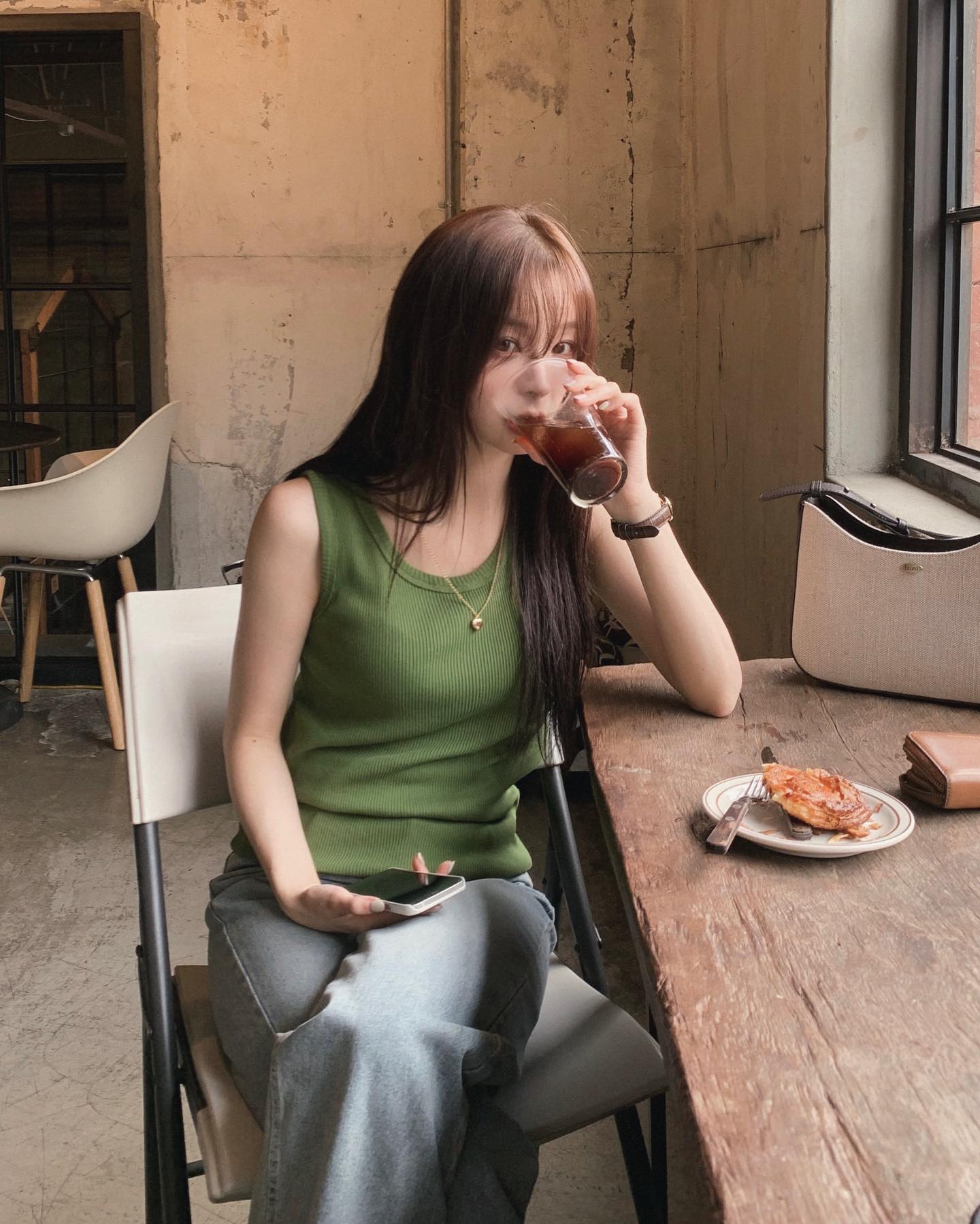 Mẫu áo sang xịn mịn đang được yêu thích không kém áo thun-6