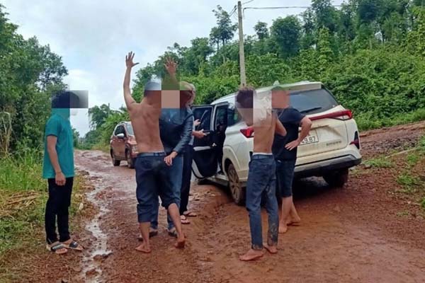 Một giáo viên tử vong bên lề đường Nguyễn Thị Định-3