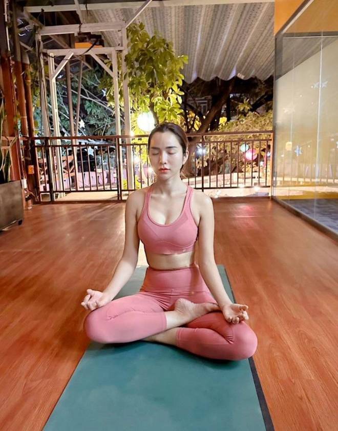 Mẹ đơn thân về làm vợ Ưng Hoàng Phúc, bầu bí tăng 20kg, giờ là gái 3 con dáng đẹp phát mê-9