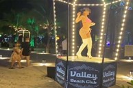 Quán bar bãi biển có vũ công nhảy múa trong lồng kính ở Hạ Long bị phạt