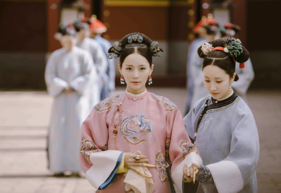 Vì sao sau khi nhận được ân sủng của Hoàng đế, phi tần đi đứng đều cần cung nữ dìu tay?-2