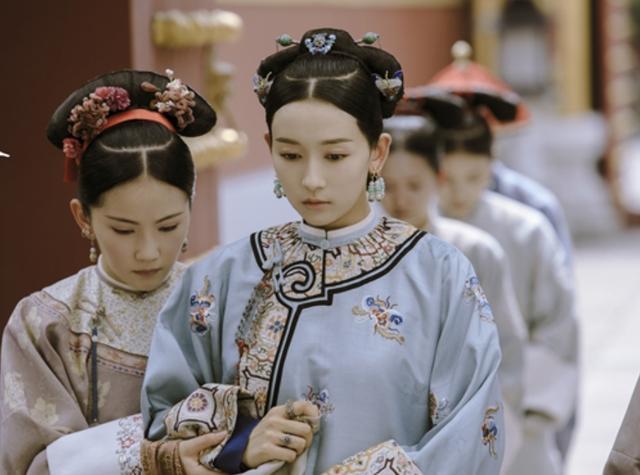 Vì sao sau khi nhận được ân sủng của Hoàng đế, phi tần đi đứng đều cần cung nữ dìu tay?-3