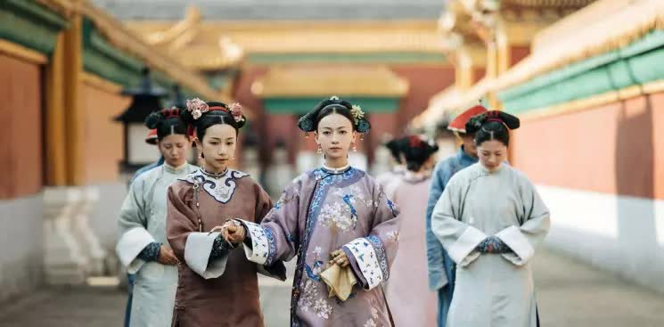 Vì sao sau khi nhận được ân sủng của Hoàng đế, phi tần đi đứng đều cần cung nữ dìu tay?-4