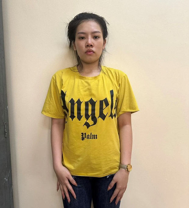 Làm tiếp viên karaoke để... trốn truy nã-1