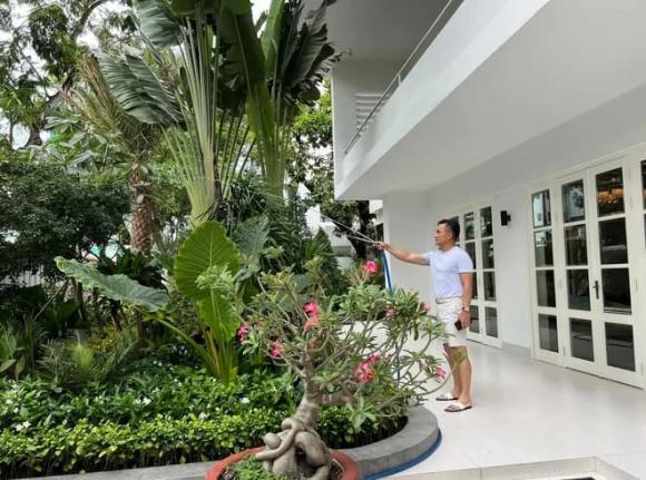 Chi Bảo – Lý Thùy Chang chiều con nhất nhì Showbiz Việt, đầu tư sân vườn trong không gian triệu đô chỉ để con vui chơi-1