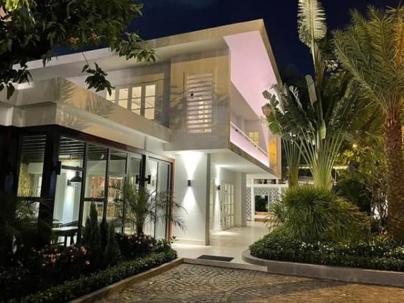 Chi Bảo – Lý Thùy Chang chiều con nhất nhì Showbiz Việt, đầu tư sân vườn trong không gian triệu đô chỉ để con vui chơi-2