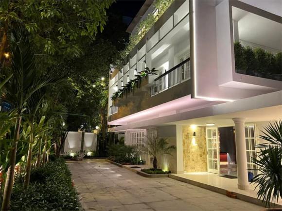 Chi Bảo – Lý Thùy Chang chiều con nhất nhì Showbiz Việt, đầu tư sân vườn trong không gian triệu đô chỉ để con vui chơi-3