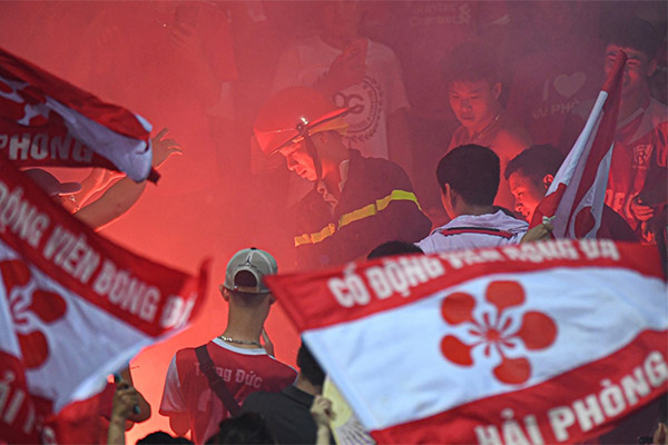 Đắk Nông: Xuất hiện vết nứt lạ dài 1,5km sau tiếng nổ lớn từ lòng đất-4