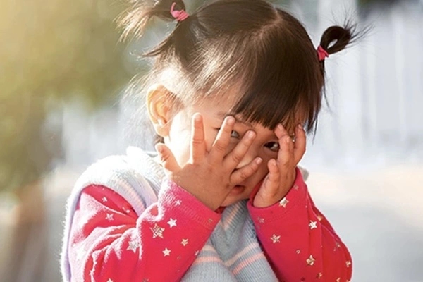 Con gái 3 tuổi ngủ trưa ở nhà một mình, lúc tỉnh dậy nói 4 chữ khiến mẹ hoảng sợ, báo cảnh sát gấp-6