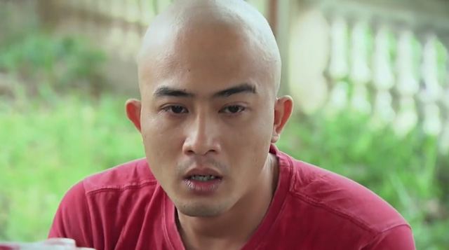 Ngoại hình thay đổi của Doãn Quốc Đam trong phần 2 Làng trong phố-2