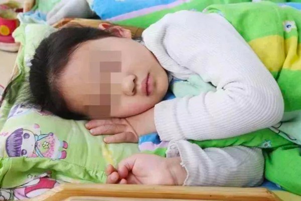 Con gái 3 tuổi ngủ trưa ở nhà một mình, lúc tỉnh dậy nói 4 chữ khiến mẹ hoảng sợ, báo cảnh sát gấp-5