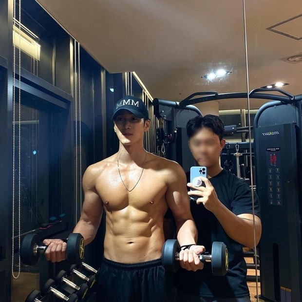 Bạn trai Jisoo: Võ sĩ đổi đời sau Hậu Duệ Mặt Trời, yêu thầm Hye Kyo và cái kết bên chị cả BLACKPINK-3