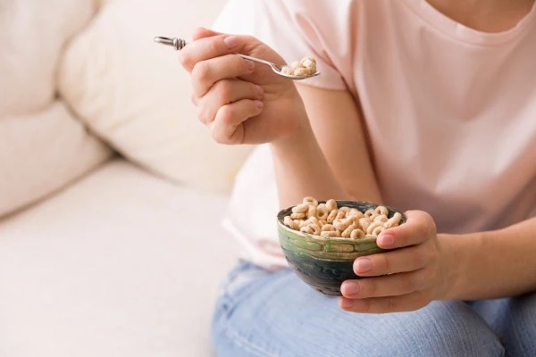 Nghiên cứu mới trên hơn 100.000 người cho thấy ăn sáng sau giờ này tăng nguy cơ mắc bệnh tiểu đường-2