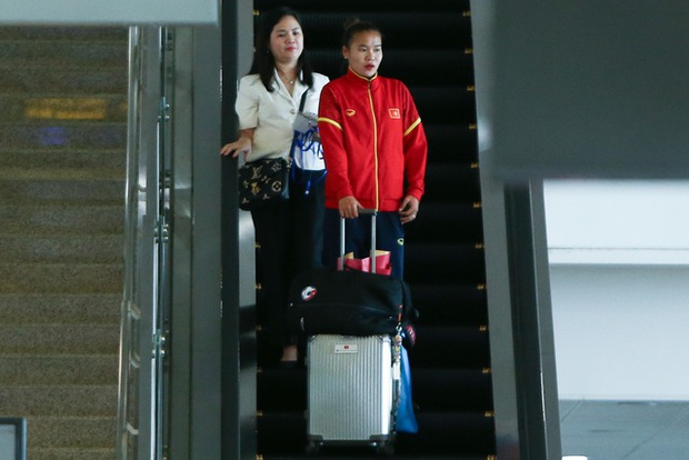 CĐV hô vang hai chữ Việt Nam khi đón tuyển nữ trở về sau hành trình World Cup 2023-1