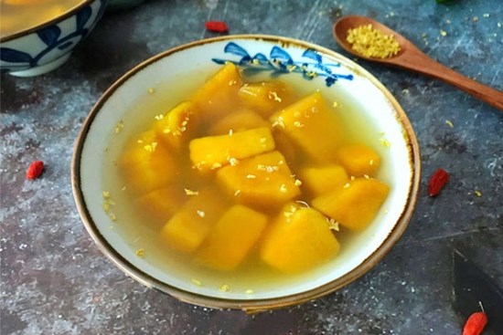 Trời nắng nóng nấu chè khoai lang hoa mộc thanh mát