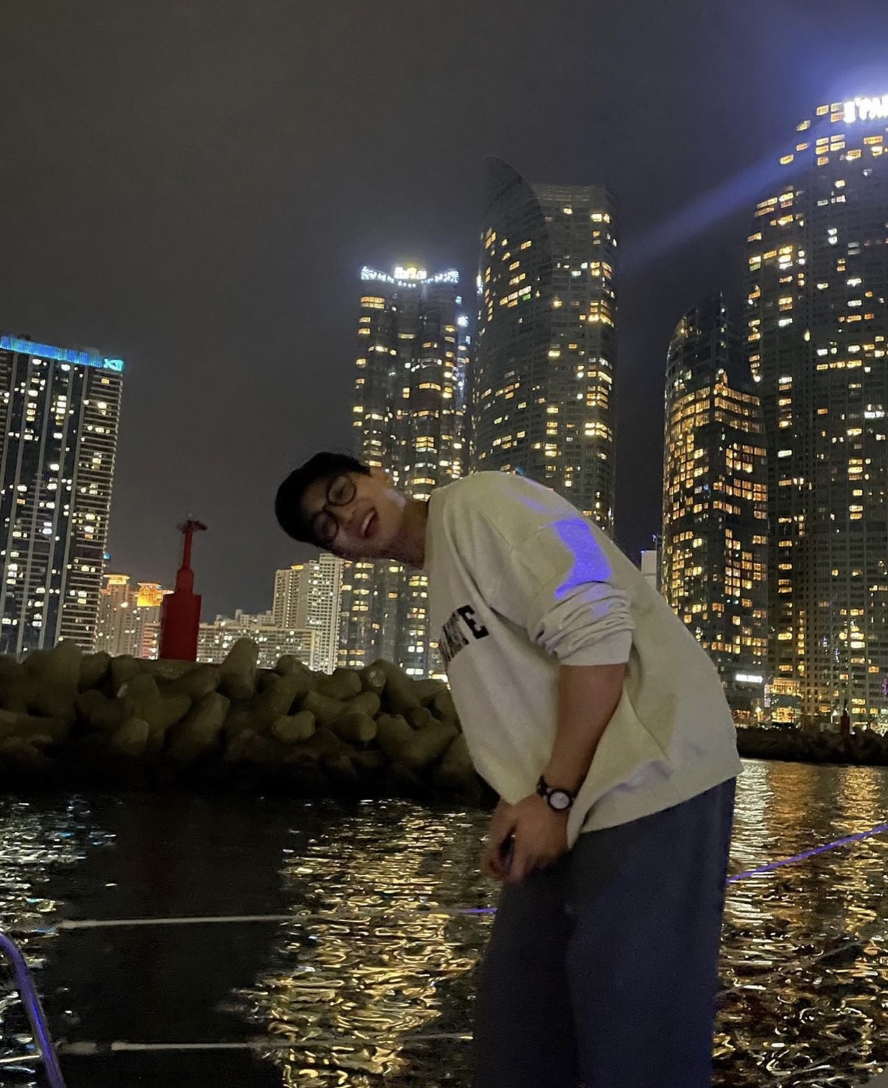 Jisoo và bạn trai đều thích style đơn giản, mê chung 1 kiểu áo-6