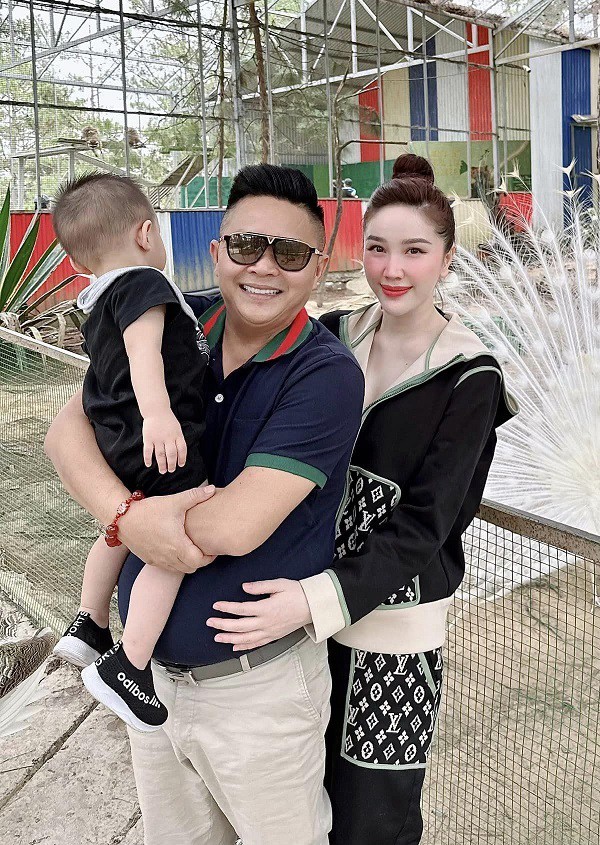 Bảo Thy chọn trường học phí 200 triệu/năm cho quý tử 19 tháng, tan học nghe cô giáo nhận xét con nhất lớp-5