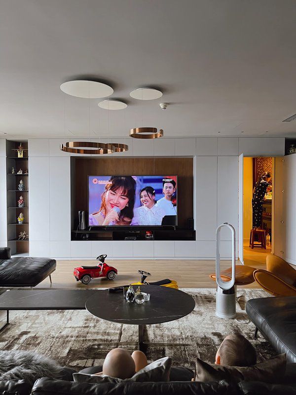 Căn penthouse của MC Thành Trung và vợ cựu tiếp viên hàng không: Rộng 260m2, nội thất sang xịn chuẩn đẳng cấp-9