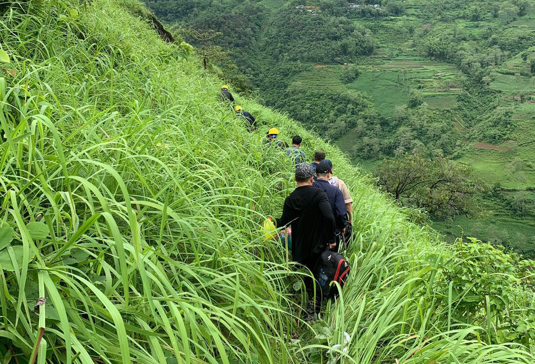 Nghi phạm có tiền án tội giết người, lừa bán 3 thiếu nữ rồi trốn ở hang đá-3