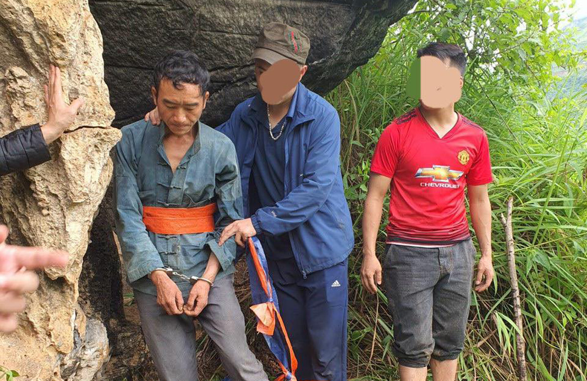 Nghi phạm có tiền án tội giết người, lừa bán 3 thiếu nữ rồi trốn ở hang đá-1