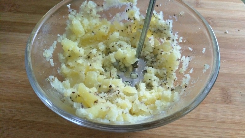 Đổi vị cho gia đình với món thịt bọc khoai tây sốt vang siêu ngon-2