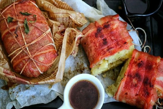 Đổi vị cho gia đình với món thịt bọc khoai tây sốt vang siêu ngon