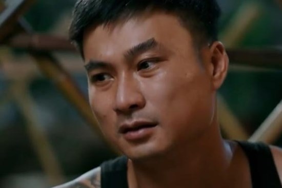 'Làng trong phố' tập 5: Hiếu bị nhóm đàn ông lạ mặt gây khó dễ