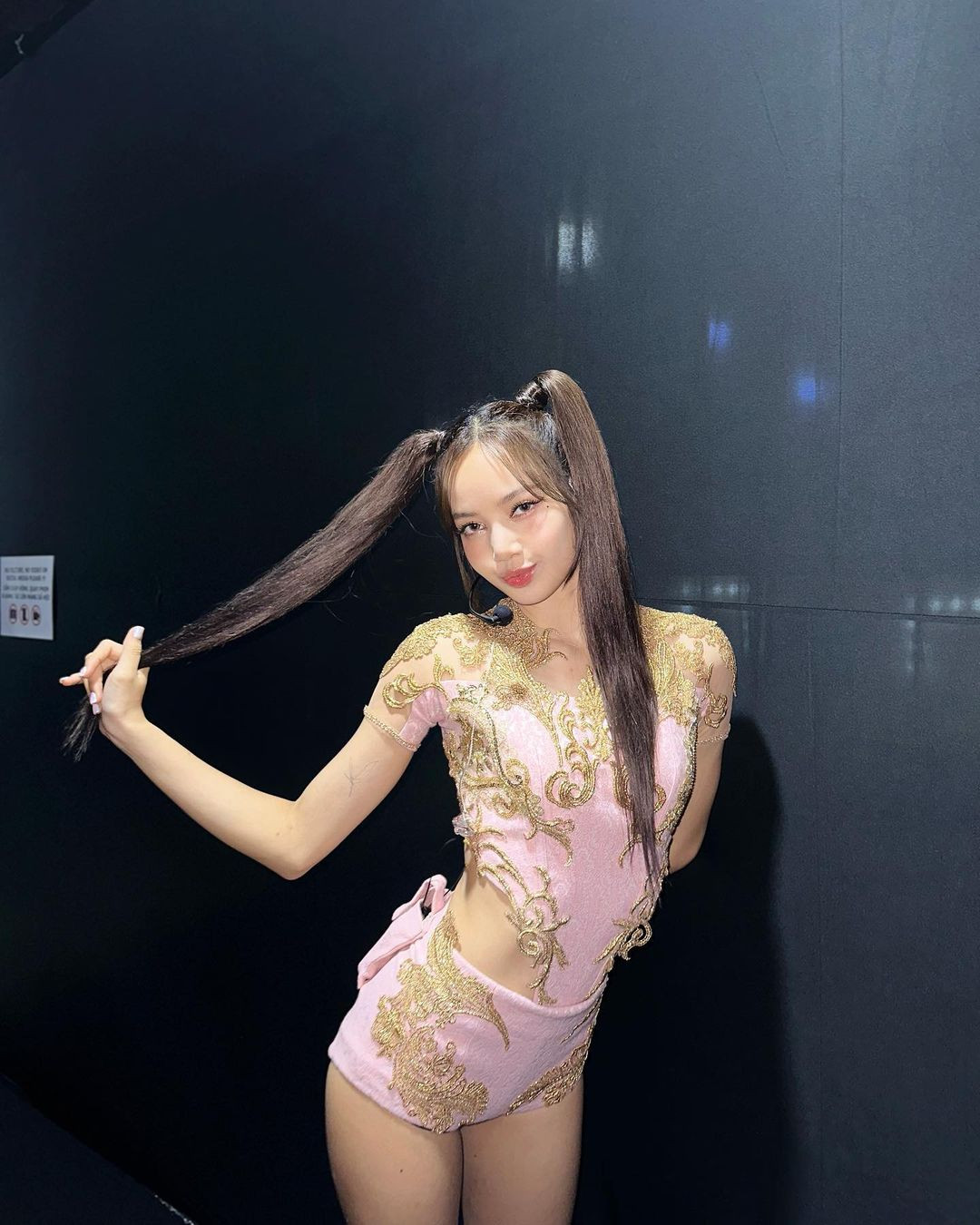 Lisa BlackPink đăng ảnh hậu trường và viết tiếng Việt gửi tới 96,3 triệu fan-5