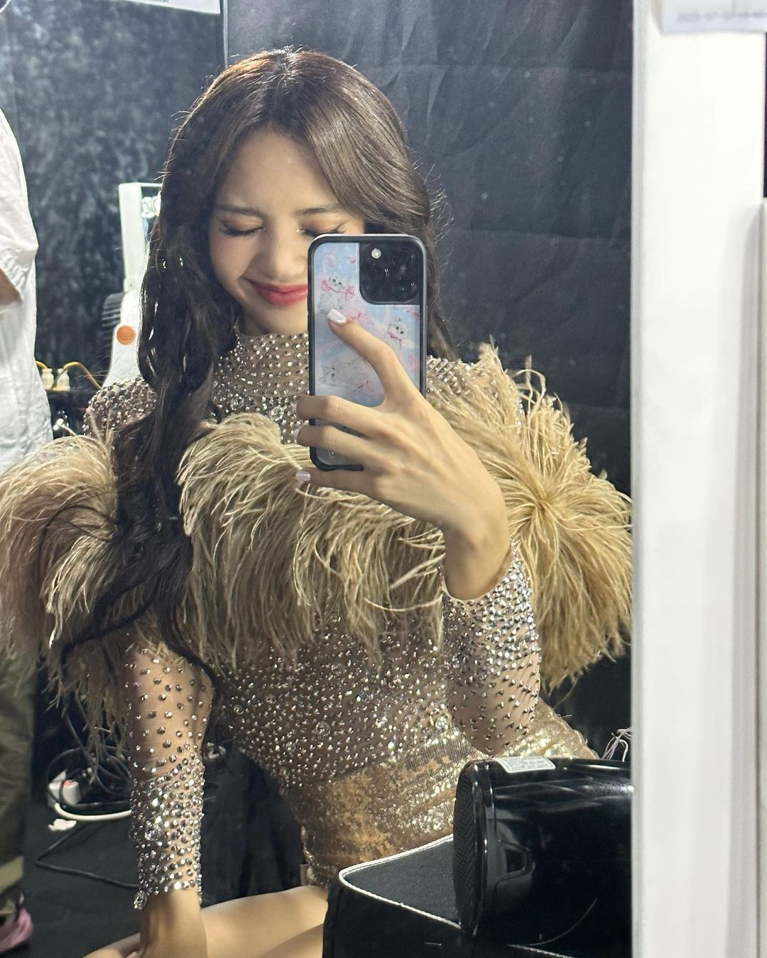 Lisa BlackPink đăng ảnh hậu trường và viết tiếng Việt gửi tới 96,3 triệu fan-3