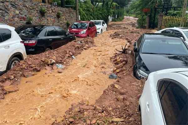 Ô tô bị đất đá vùi lấp là coi như mất trắng?-4