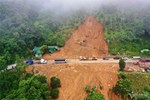 Hiện trường vụ sạt lở ở Sóc Sơn khiến loạt xe sang bị vùi trong bùn đất-10