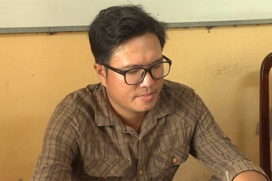 Nhân viên ngân hàng rút 500 triệu của khách tiêu xài