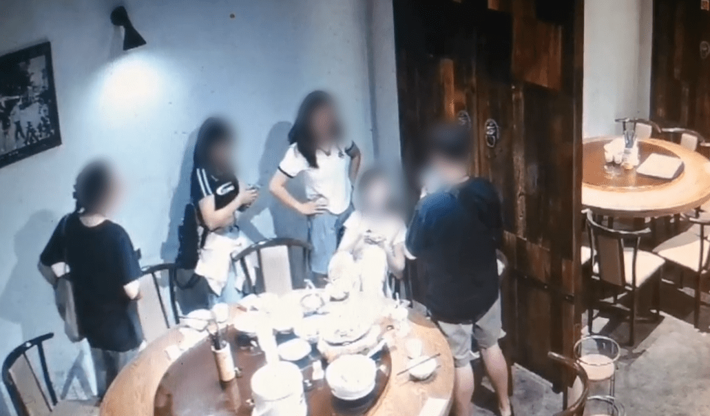 Cô gái đăng clip bị người đàn ông lạ mặt bắt tiếp rượu, cảnh sát vào cuộc mới ngã ngửa với âm mưu phía sau-3