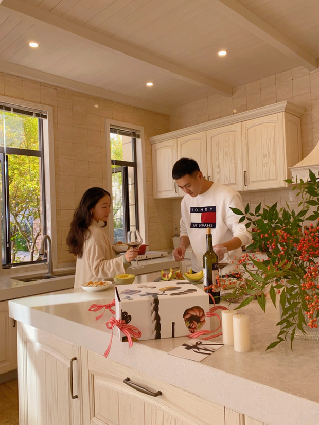 Biệt thự rộng 400m2, sân và bên hông nhà trồng đủ loại cây khiến chủ nhân nghĩ đang sống trong rừng-1