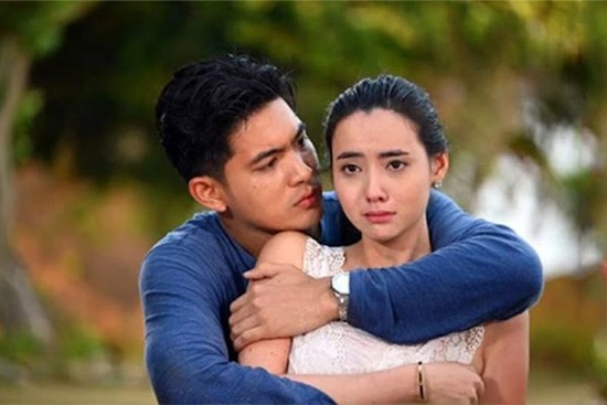 Thấy tôi mua cái váy rẻ tiền, chồng liền chở ngay ra phố sắm đồ mới