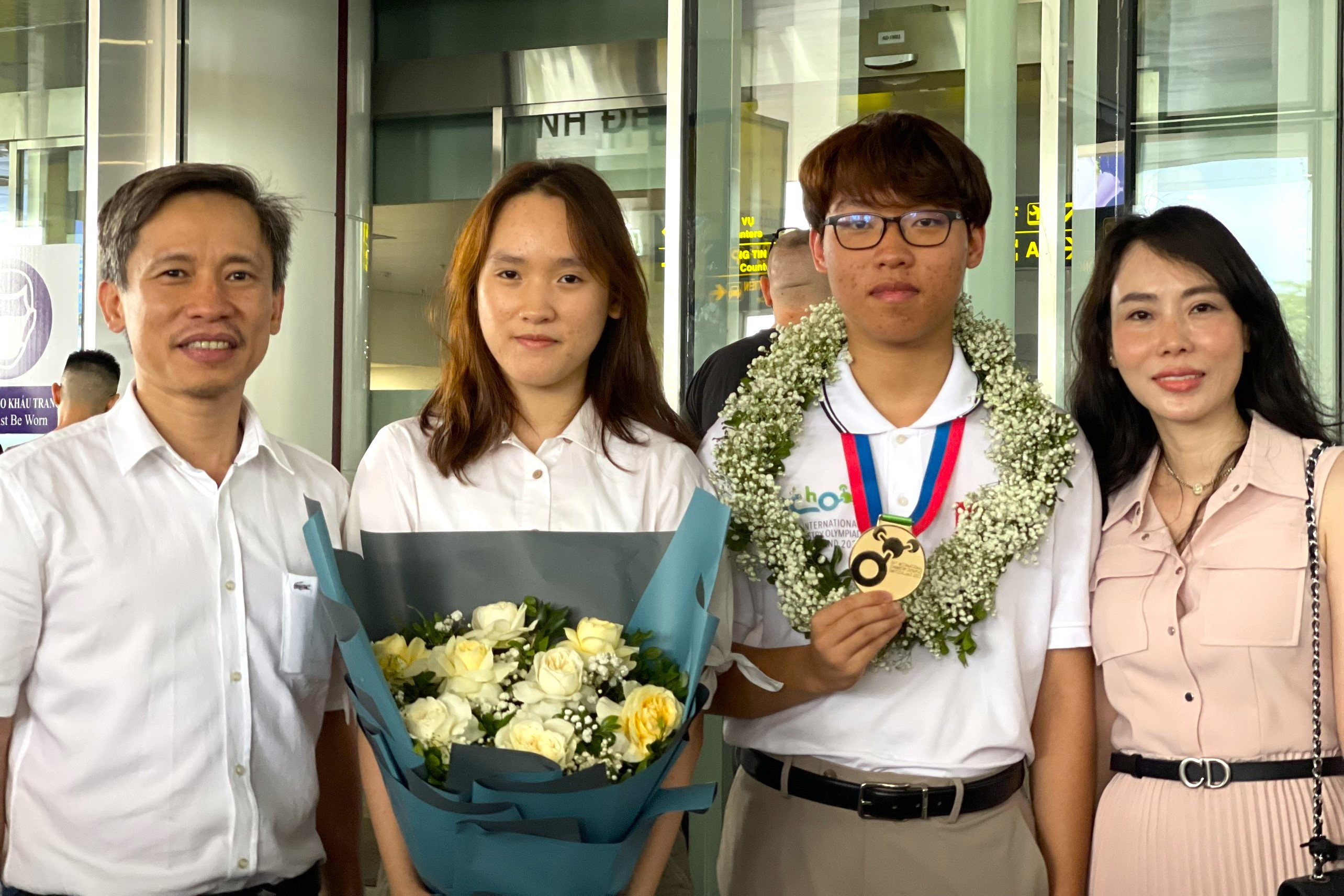 Gia đình Hà Nội liên tiếp nhận tin 2 con đạt Huy chương Vàng Olympic quốc tế-2