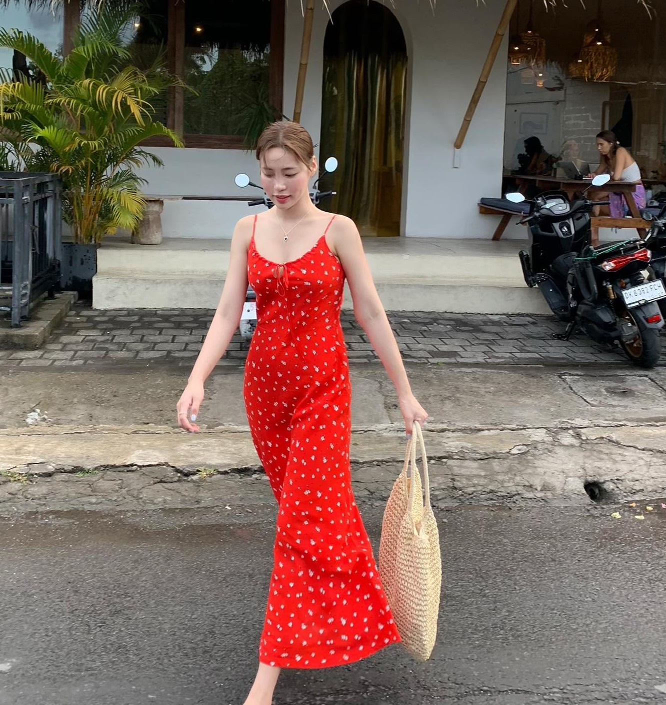 Gợi ý 10 bộ đồ màu sắc nổi bật giúp trẻ hóa phong cách-2