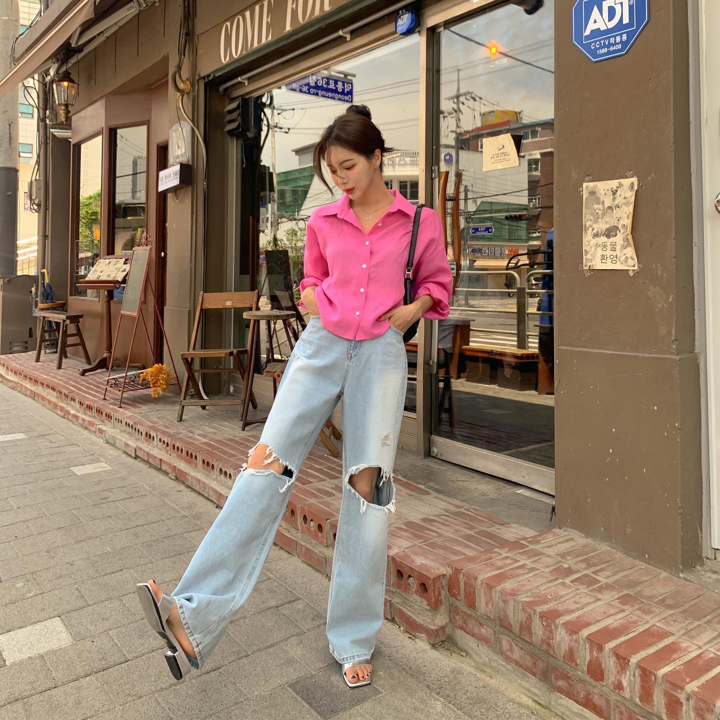 Gợi ý 10 bộ đồ màu sắc nổi bật giúp trẻ hóa phong cách-3