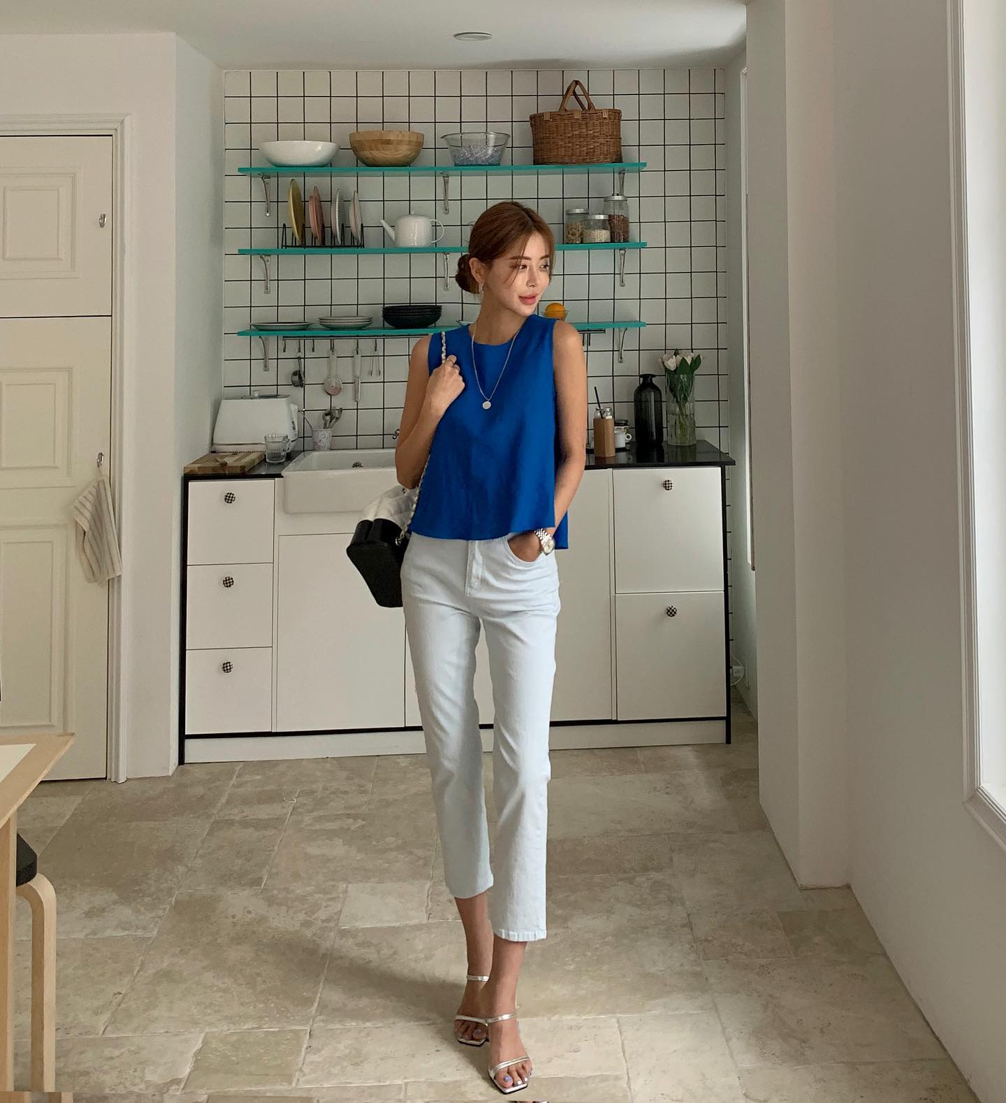 Gợi ý 10 bộ đồ màu sắc nổi bật giúp trẻ hóa phong cách-8