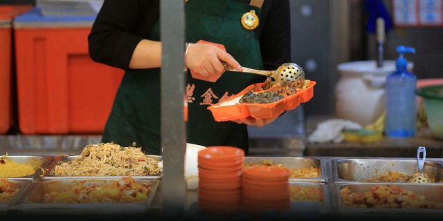 Cách những gã khổng lồ thức ăn nhanh thu hút người nghèo-1