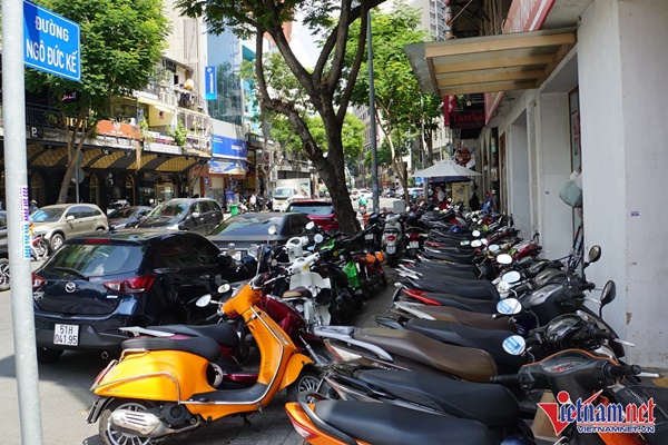 TP.HCM thu phí sử dụng lòng đường, vỉa hè từ ngày 1/9-1