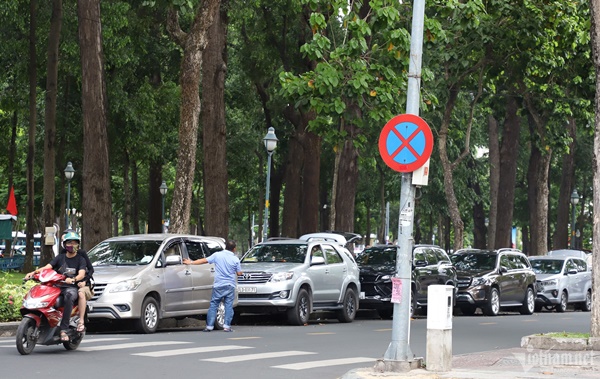 TP.HCM thu phí sử dụng lòng đường, vỉa hè từ ngày 1/9-2
