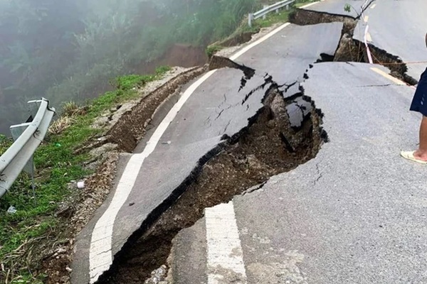 7 người chết, thiệt hại nặng do mưa lũ, sạt lở đất-2