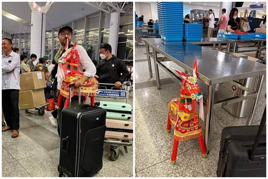 Người đàn ông ngoại quốc ôm ngựa vàng mã về quê: Tôi yêu mọi thứ thuộc về Hà Nội