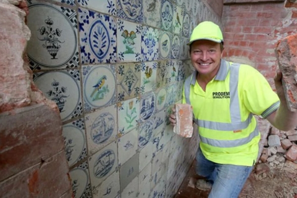 Nhặt được cục đá bên bờ biển, cậu bé không ngờ đây là kho báu giúp gia đình đổi đời-3