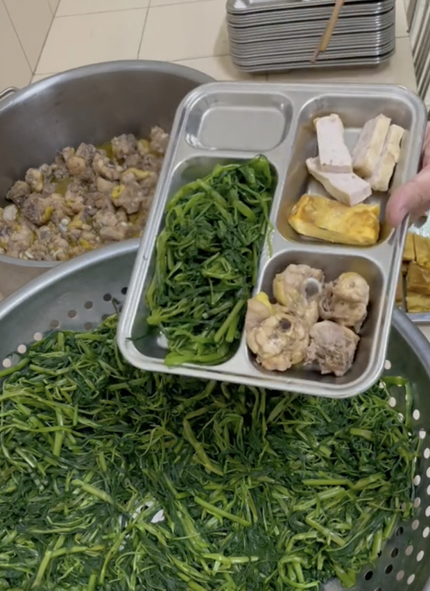 Loạt mâm cơm 26.000 đồng của anh nuôi” gây bão-2